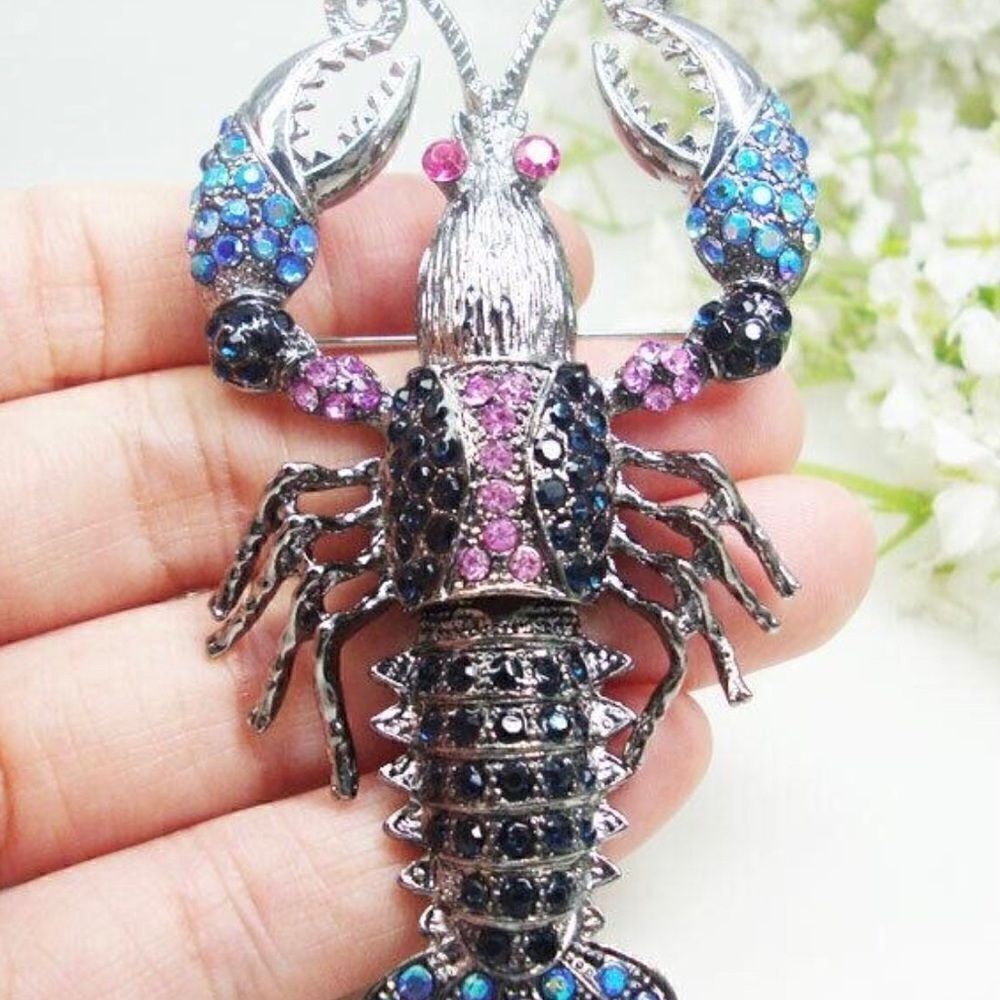 💙 Betsey Johnson stunning rare multicolored crystal lobster brooch 💙
